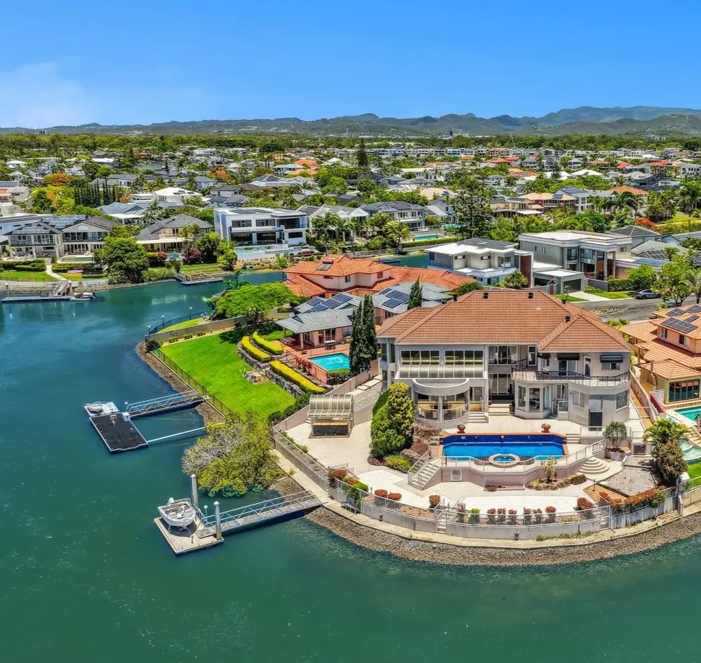 Benowa 6Zimmer SENSATIONAL North East Corner - 48m Waterfront ON 1,439M2 LAND