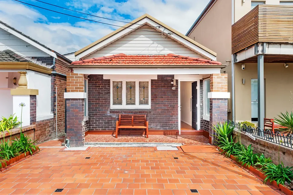 Stylish 3-bed living with easy outdoor entertaining
