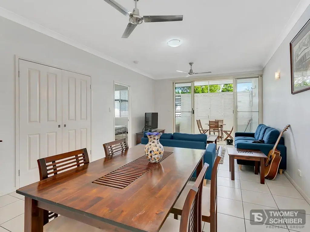 Top floor city fringe living