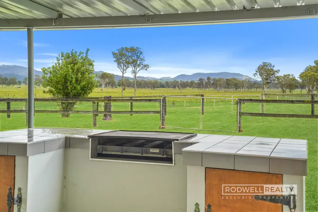 Bromelton 4 Bedroom 2 Homes, 10 acres plus Sheds & Paddocks