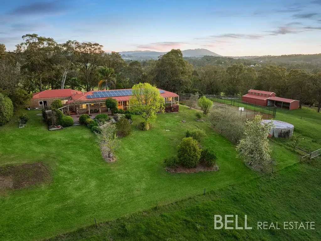Gruyere 4침실 Remarkable Country Homestead on 23 Acres with Barn, Dam & Tennis Court