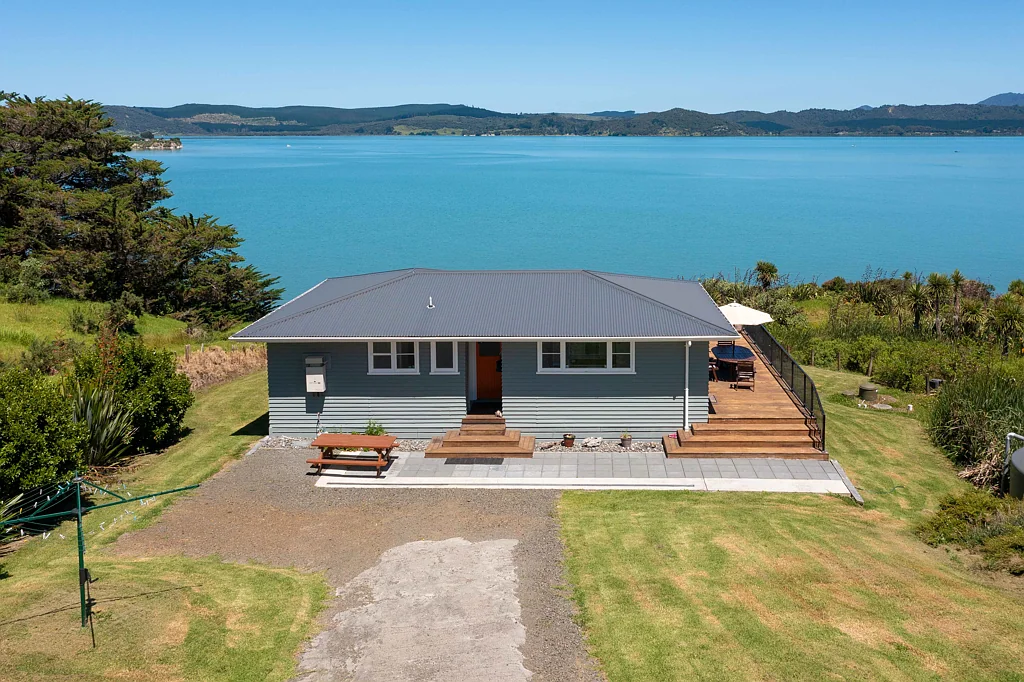 Opononi 3chambre ABSOLUTE WATERFRONT - PRIVATE BEACH ACCESS