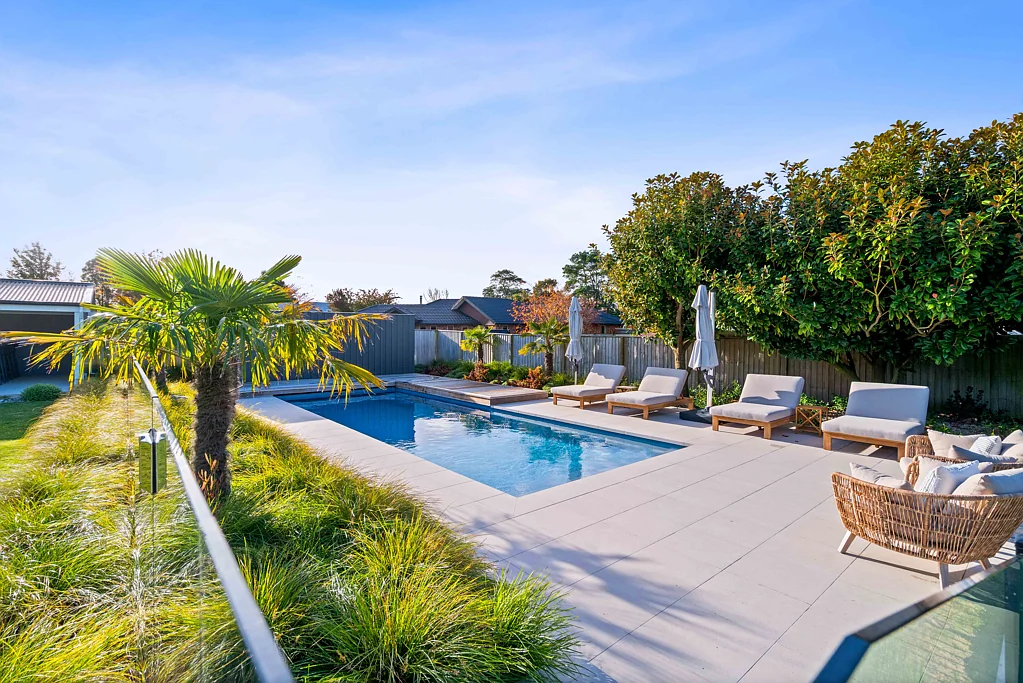 Rolleston 5ห้องนอน Pool + 6 car garaging + 5 bed family home!