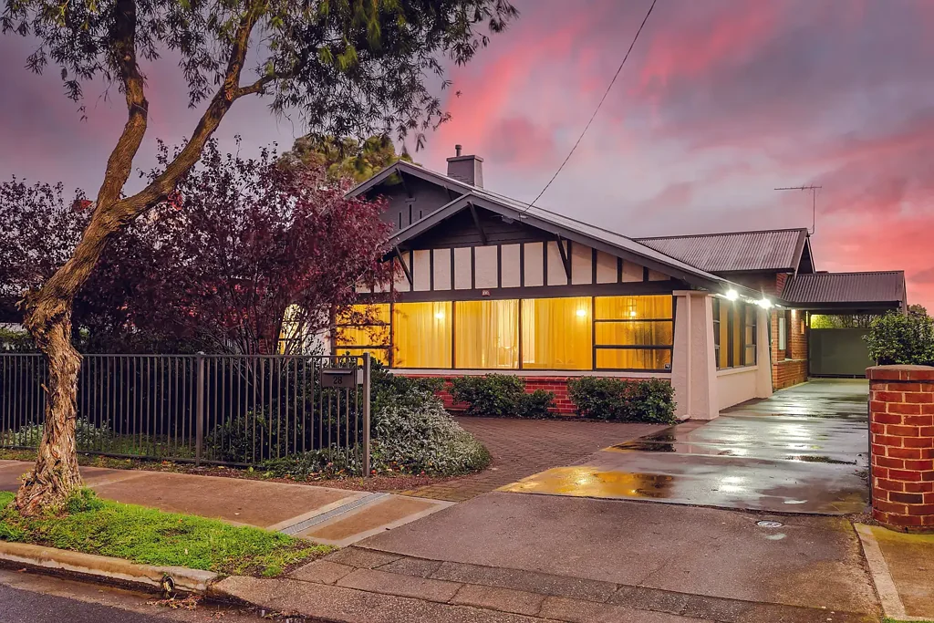 Woodville 3Zimmer Memorable Summers and a Bungalow Remodel in Woodville's Most Acclaimed Address