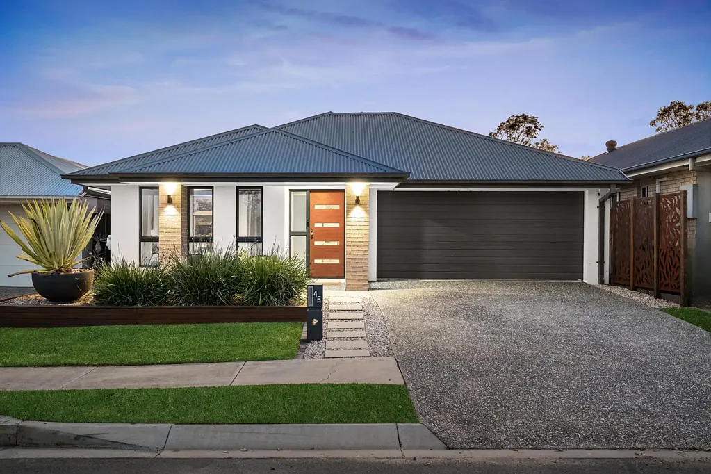 Contemporary Comfort Meets Outdoor Luxury in Prime Ripley