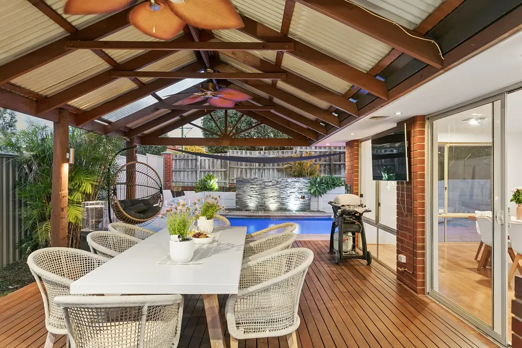 Carine 4房  Renovated, Relaxed & Ready to Enjoy