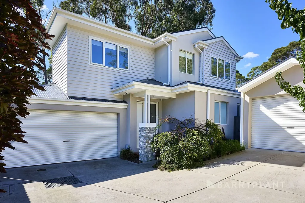 Bayswater North 3房 三卧联排别墅 开放式生活区 石材厨房 双车库 低维护地块 Bayswater North便捷 Modern Space. Practical Design. Easy Living.
