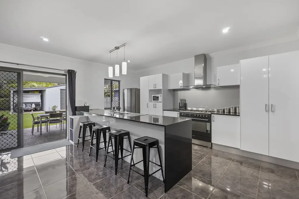 Balgal Beach 3房  Beachside Living Meets Modern Luxury