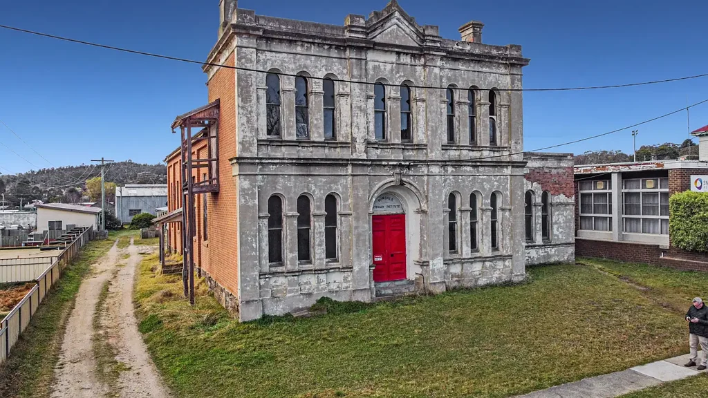 Bombala 10 Bedroom School of Arts Building + Unit Complex