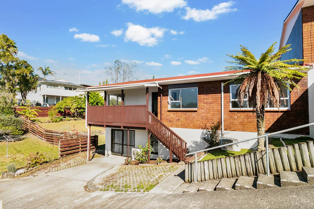Mount Roskill 4Kwarto Family Home & Legal Upgrade