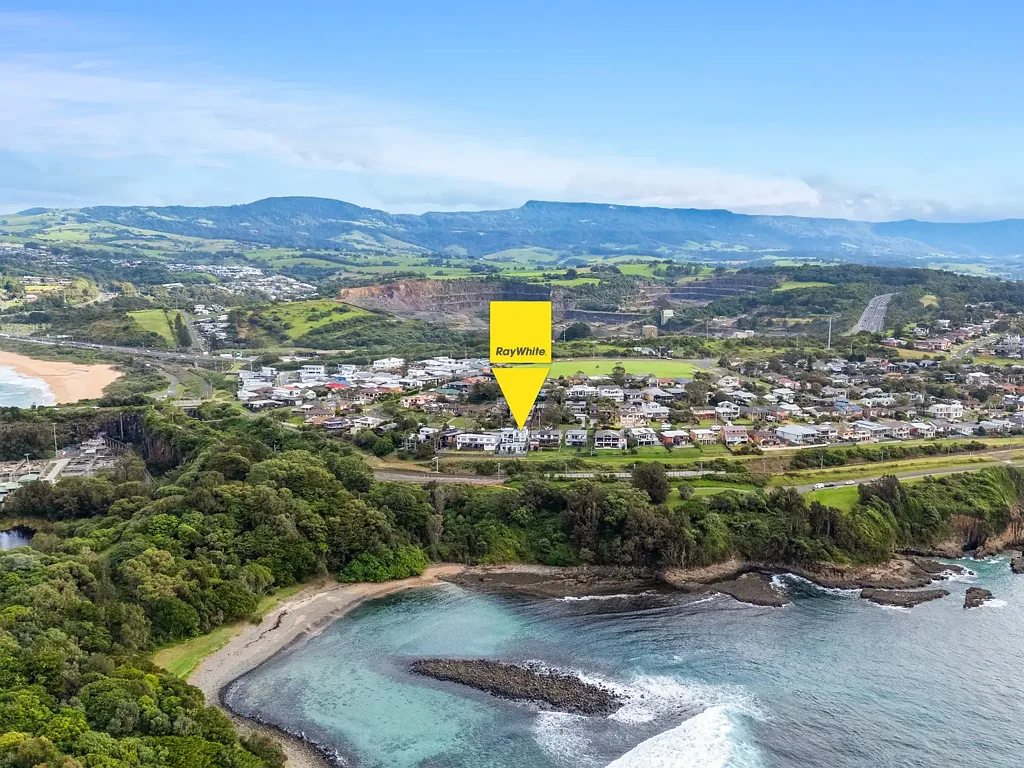 Kiama Downs 3 Bedroom Low-Maintenance Coastal Retreat with Iconic Views