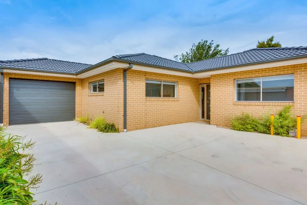 Werribee 3 Bedroom Low-Maintenance Living in a Prime Werribee Location!
