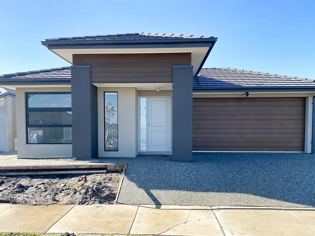 Elegant & Modern Living with perfect location!!!