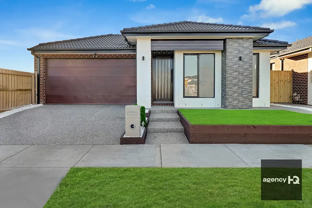 Brand New luxurious Stunning 4 Bedroom Family Home in Orchard Estate Tarneit