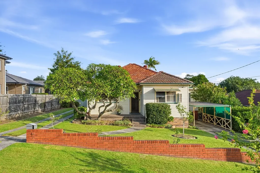 West Ryde 3房 宽敞1011平米地块 20米临街面 静巷公园邻 西区中心地 近好校商圈 交通便捷 Premium 1011sqm parcel with outstanding future potential