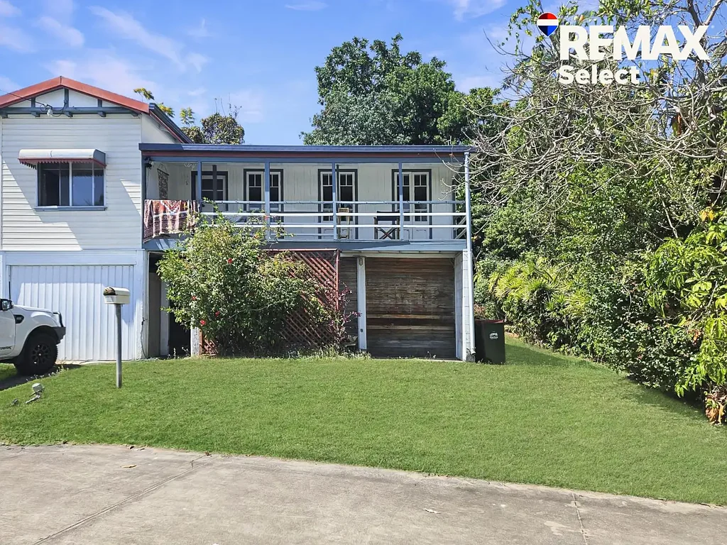 Coastal Charm - 3-Bedroom Home Moments from the Water