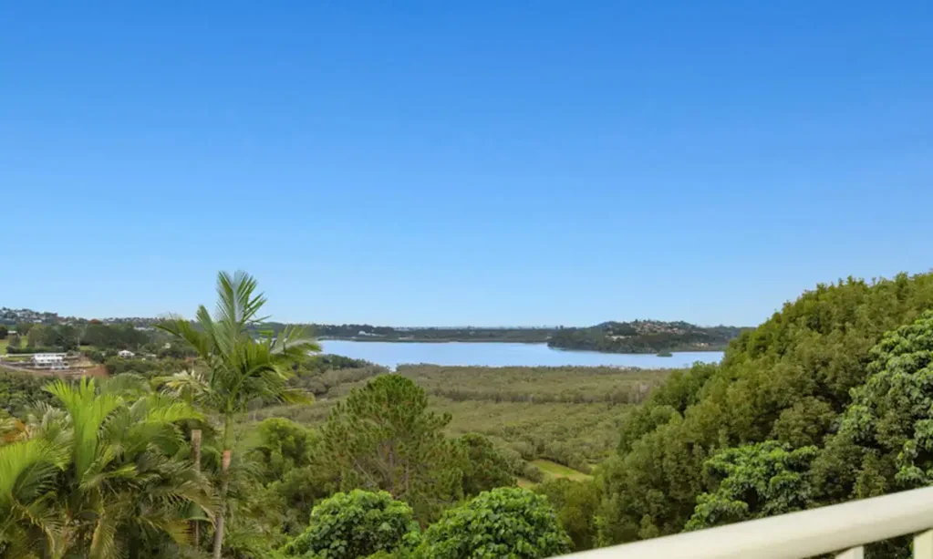 Impressive views in quiet Cul De Sac & next to Parkland