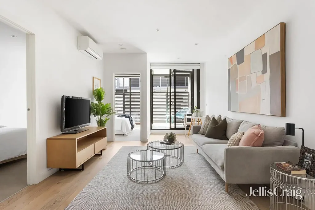 Bentleigh 2房 现代二居二卫 安保公寓 Centre Road区位 Smeg电器 主卧带学习角 阳光起居区 邻近车站与公园 McKinnon学区内 All class with a private lifestyle