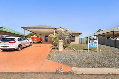 Baynton 4Zimmer Four Beds, Two Living, and Returns That Keep Giving!