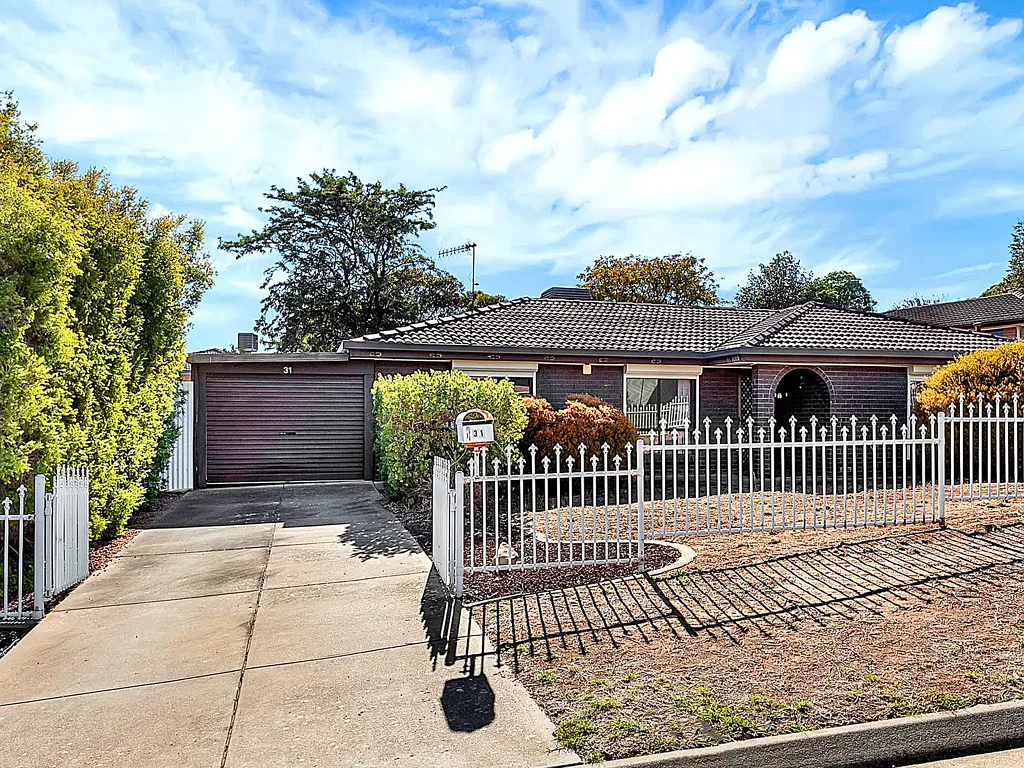 31 Gunnawarra Crescent, Craigmore, SA 5114