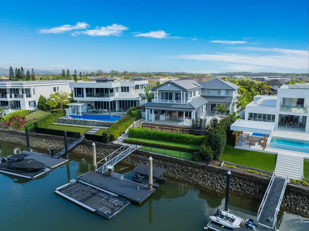 Hope Island 5 Bedroom Below Replacement Cost - Committed Sale in Prestigious Hope Island