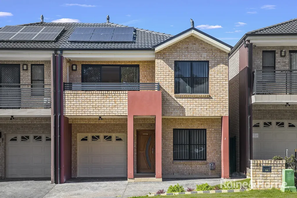Macquarie Fields 5房 现代家庭生活 | Torrens产权 | 无物业管理费 Modern Family Living | Torrens Title | No Strata Fees