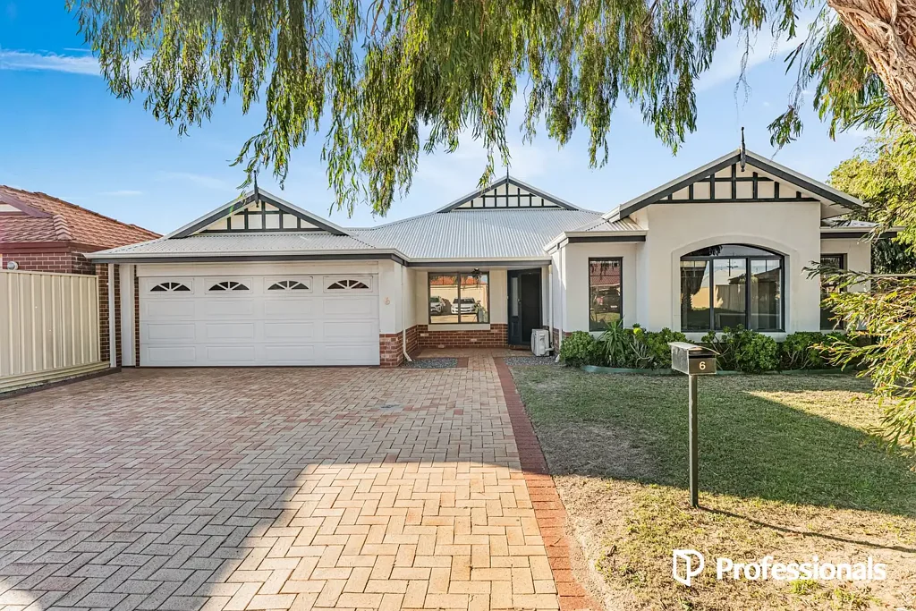 Spacious Family Home with Pool!
