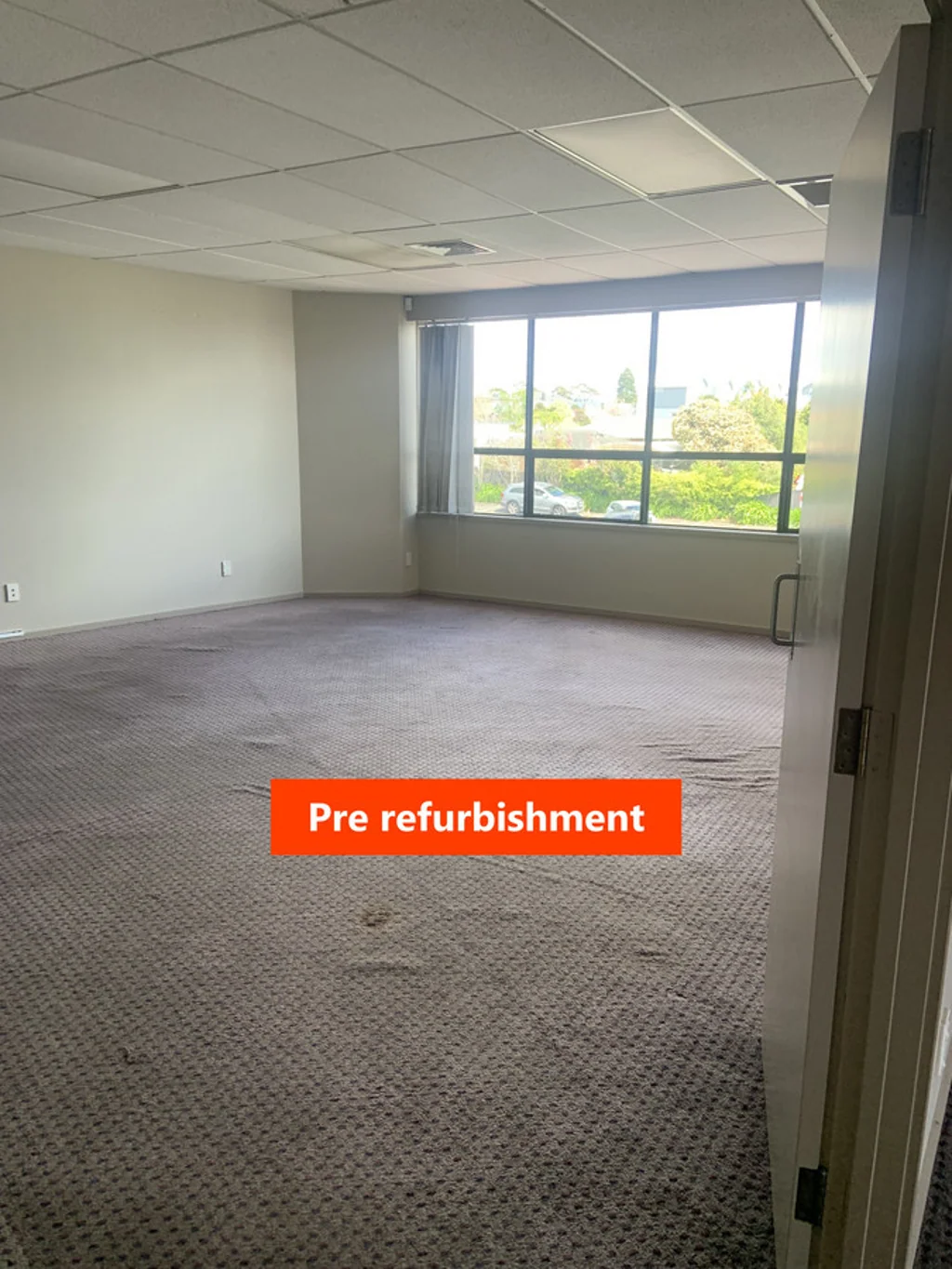 Te Atatu South  122m2 first floor office in busy shopping centre