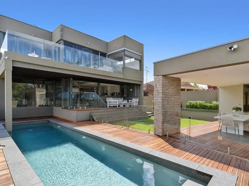 Luxurious family home with water views and parkland surrounds