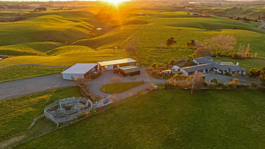 Feilding 5房  Commercial Opportunity with Executive Country Living
