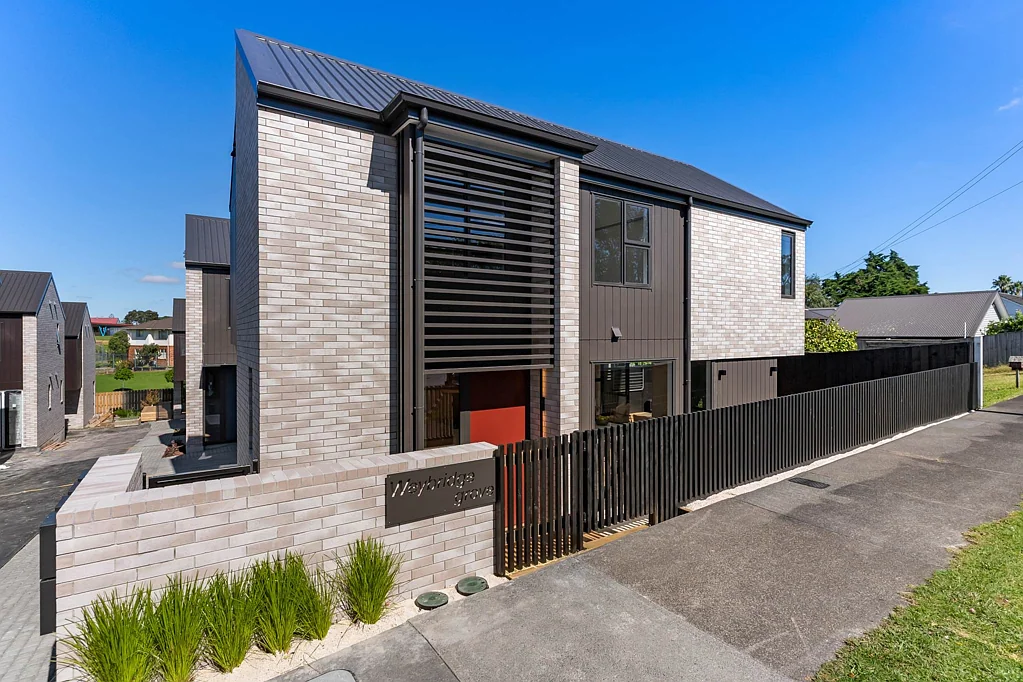 Glen Innes 4Zimmer Boutique Parkside Living - Eight Brand New Homes