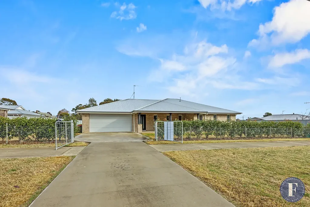 Boorowa 4 Bedroom Spacious Family Living - Generous Block