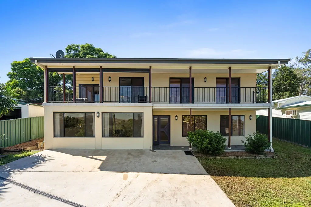Muswellbrook 5침실 Substantial 5 Bedroom Home