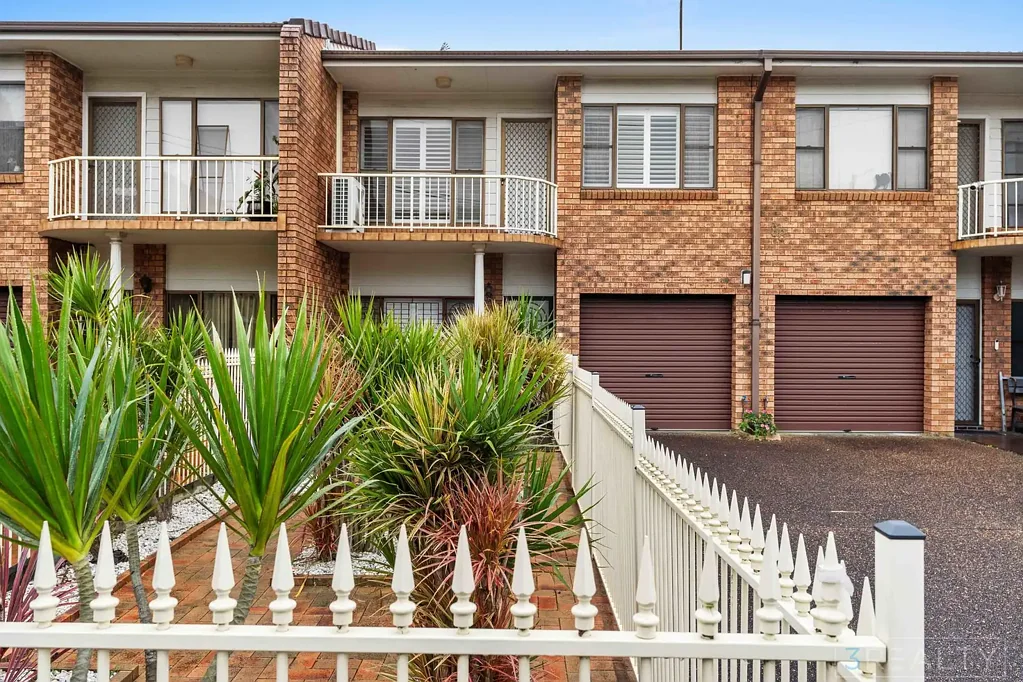 3 Bedroom Townhouse in Sought After Hamilton