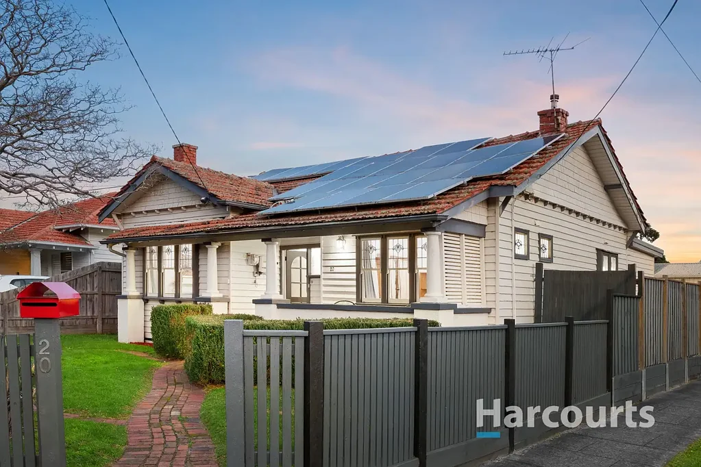 Oakleigh 4침실 Beautiful California Bungalow on a Corner Allotment with Exceptional Garage