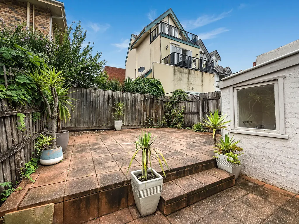 HIGHLY DESIRABLE THREE BEDROOM HOUSE
