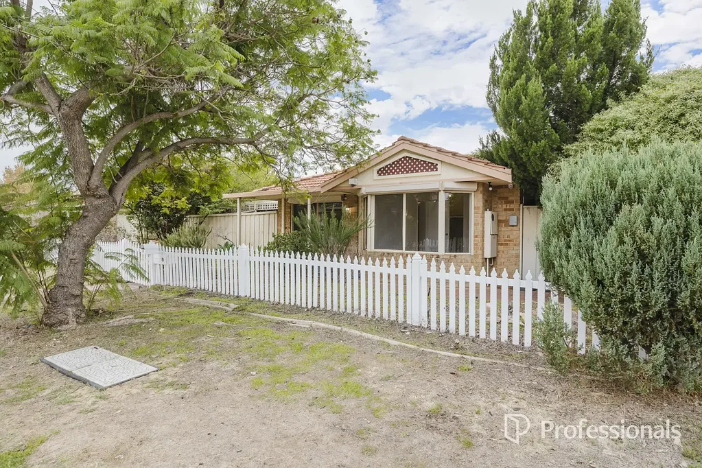 Ellenbrook 4બેડરૂમ HOME WITH WHITE PICKET FENCE