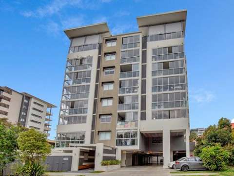 Woolloongabba 2 Bedroom Appartment with INNER CITY LIVING AT IT'S BEST!!