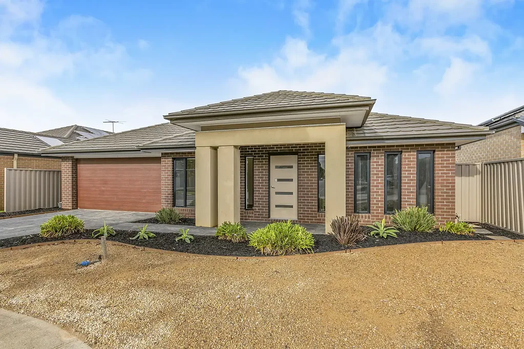 Stylish Family Living in a Prime Point Cook Location