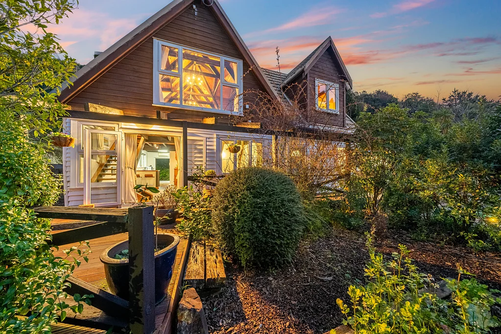 Te Marua 3 Bedroom Chalet-Style Charm with Space to Roam