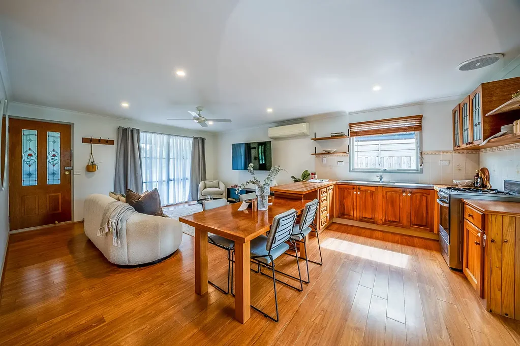 Baxter 3房 前廊小酌 后甲板烧烤 开放式厨房 Butcher's block台面 三卧实用 大后院 工作室健身房 地段便利 Picture perfect cottage on a 604m2 block - Derinya Primary School Zone