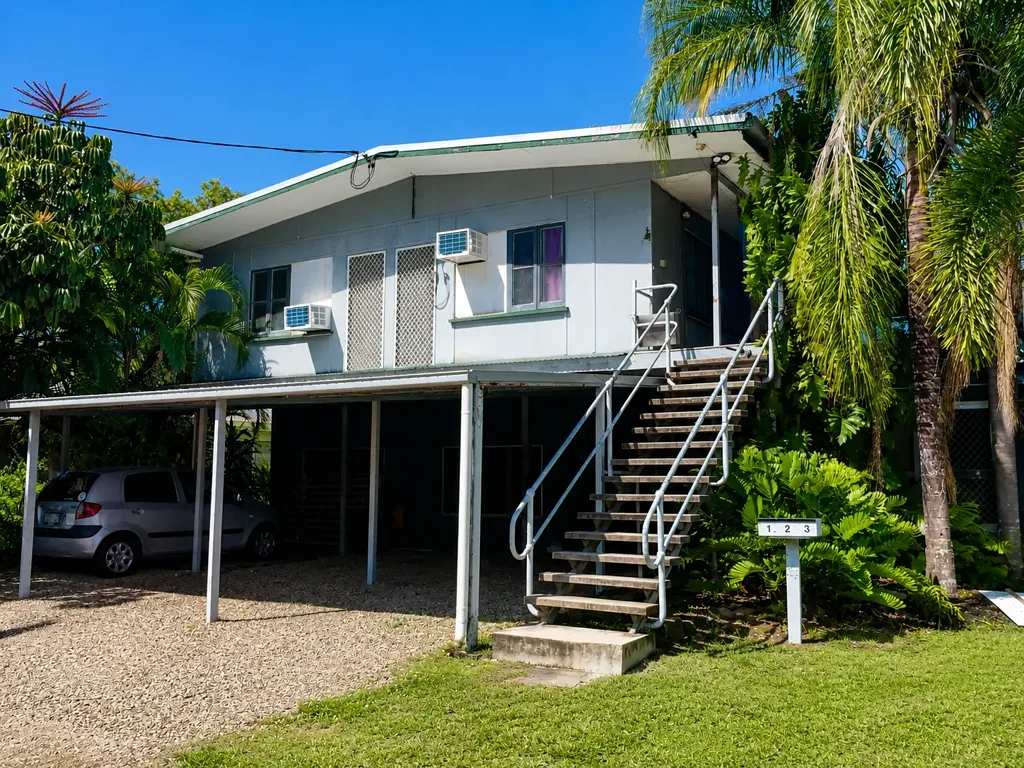 Spacious & Breezy 2-Bedroom Beachside Unit!