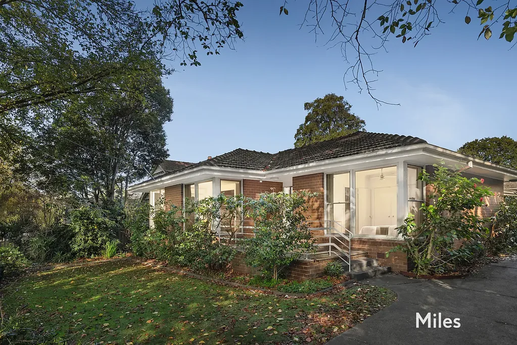 Eaglemont 3ห้องนอน Large, Light & Easy Living In A Prized Parkland Pocket