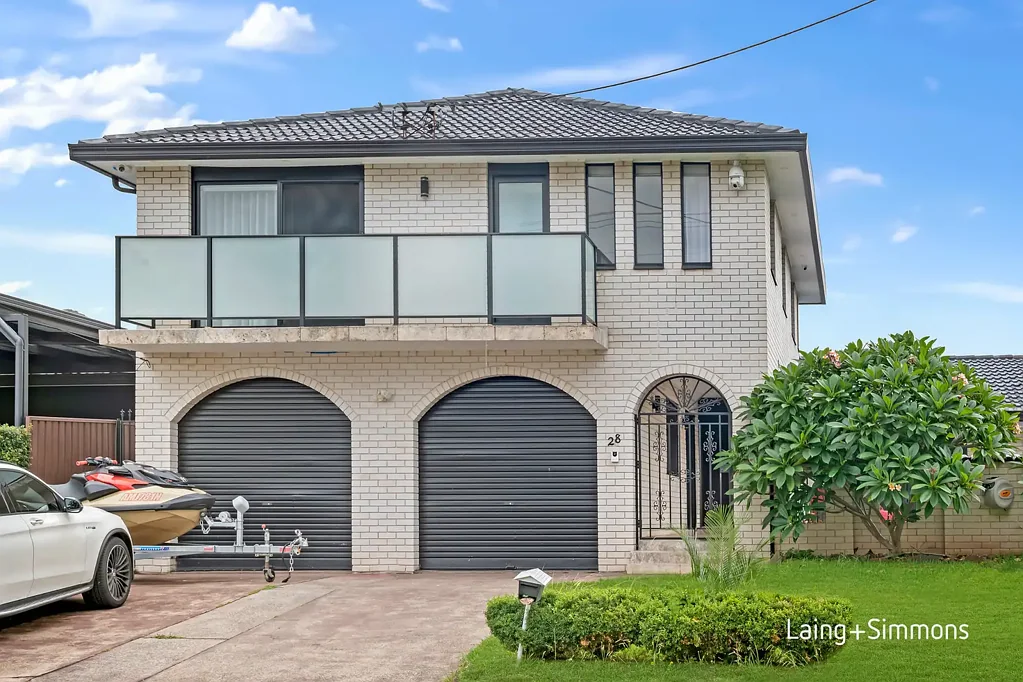 Merrylands 6ਬੈੱਡਰੂਮ Sophisticated Luxury Living Home with Premium Features