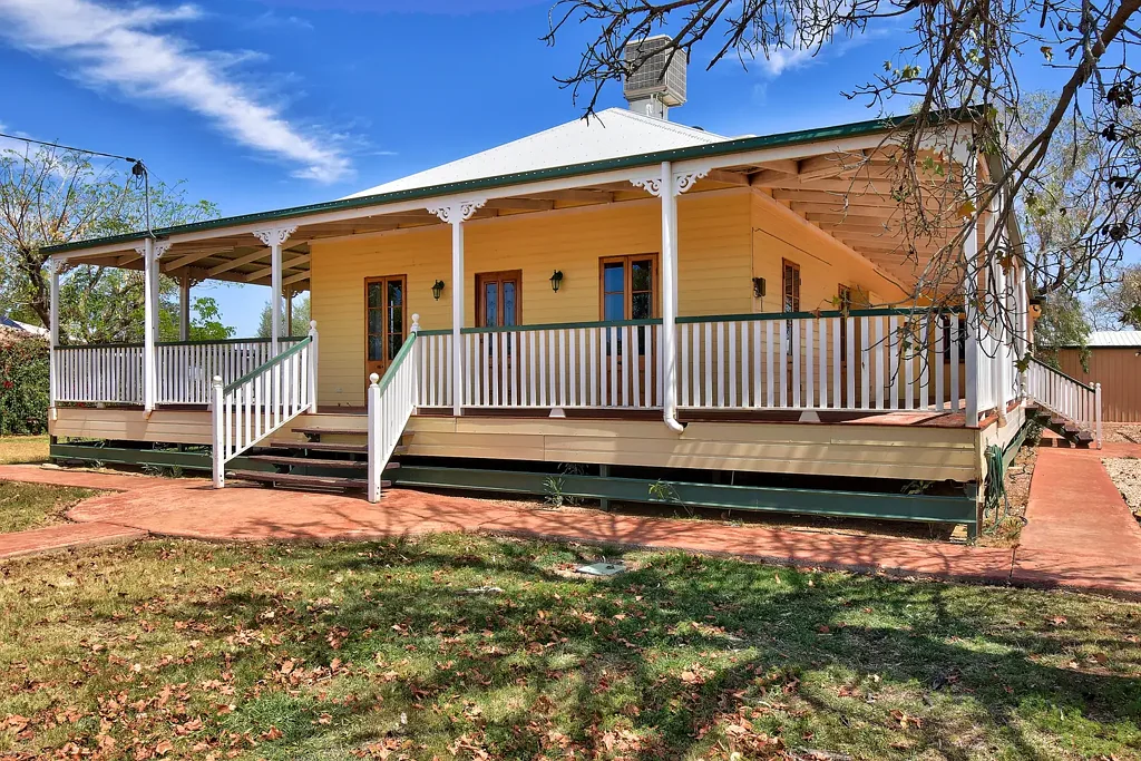 71-73 CRANE STREET, Longreach, QLD 4730