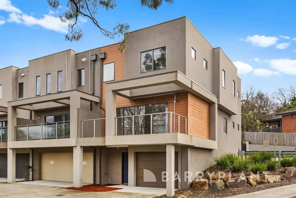 2 Recess Concourse, Mooroolbark, VIC 3138