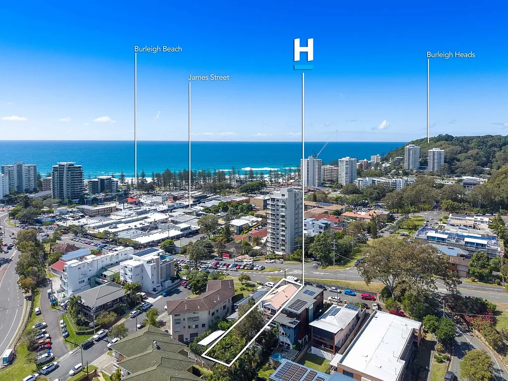 Burleigh Heads 4 Slaapkamer Rare Burleigh Heads Opportunity — 3-Level Home with Ocean Views