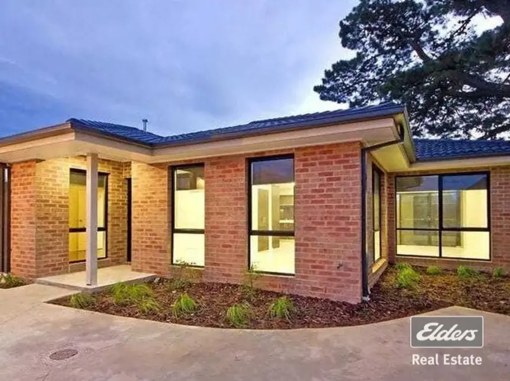 Modern 3-Bedroom Home in a Prime Werribee Location!!