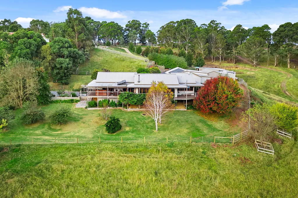 Swan Reach  Commanding Pride Of Place & River Views