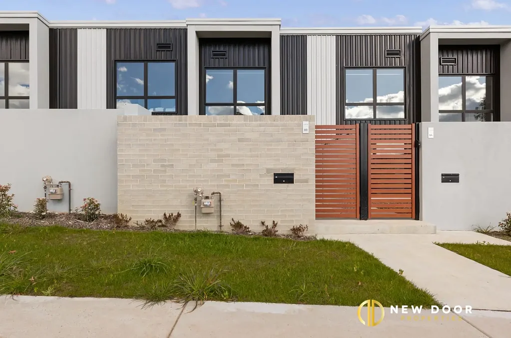 Throsby 3部屋 Exquisite 3 Bedroom Townhouse!